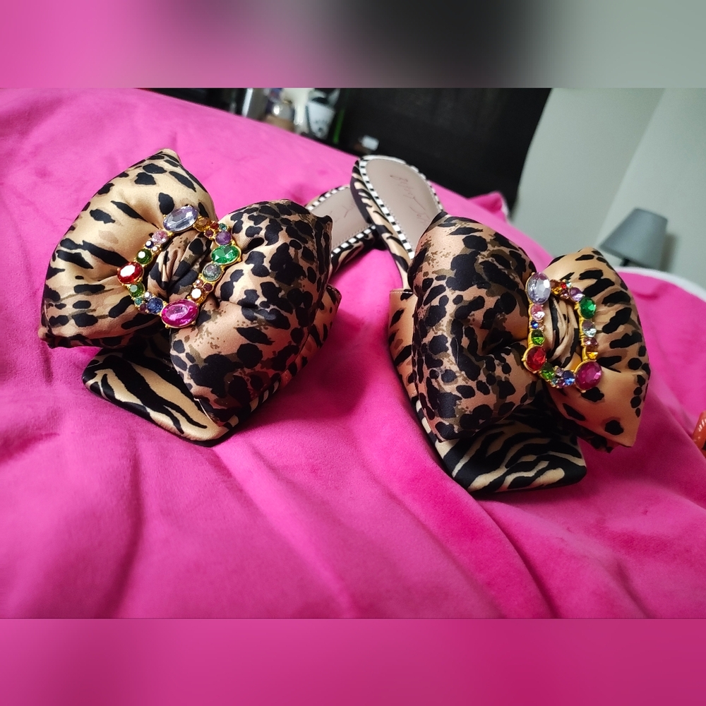 Betsy Johnson Leopard Print Bow Sandals with Gem Accents Size 7.5
